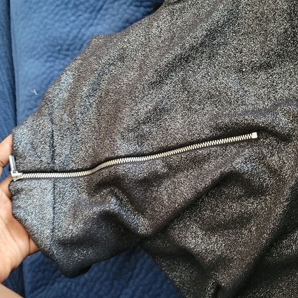 Bebe Y2K cold shoulder gunmetal Mettalic mock neck cropped top size L - Picture 11 of 12